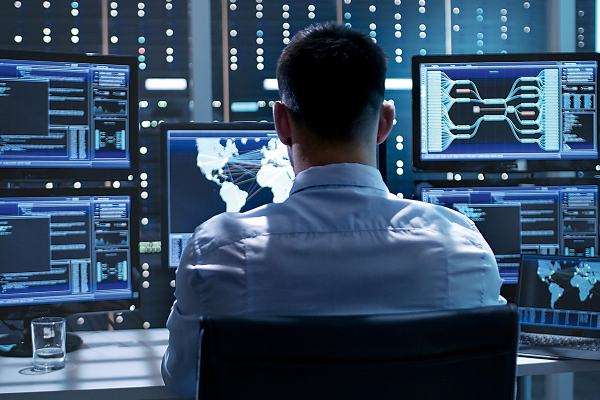 Mobile Device Management for Corporate and Private Devices